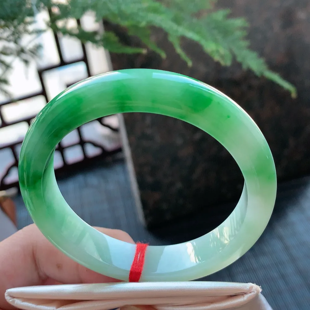 正圈冰糯翠绿 无瑕 尺寸:55.5/12.2/7.7 色好