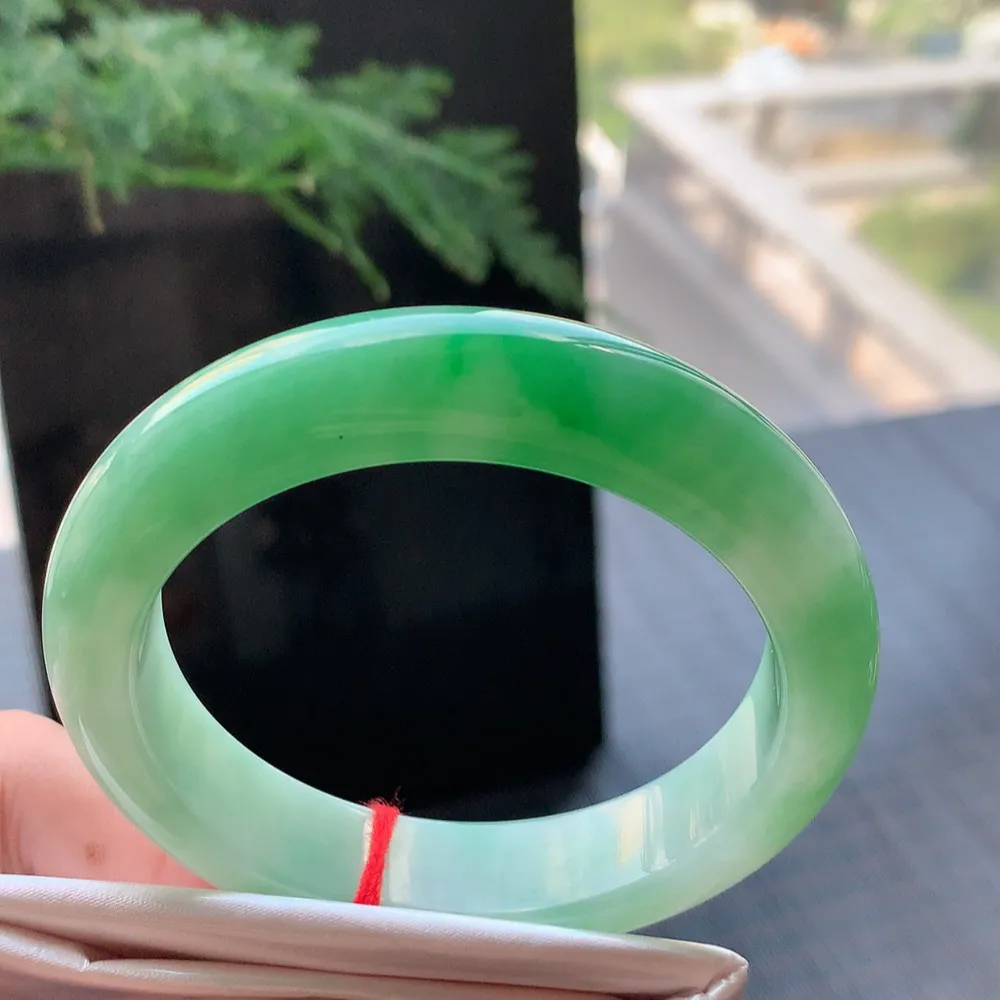 正圈冰糯阳绿 无瑕 尺寸:54.8/12.8/8.8 色好🥰🥰