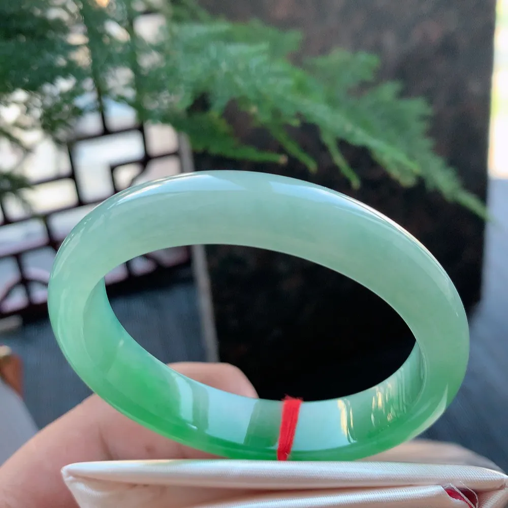 贵妃冰阳绿 无瑕 尺寸:53.1/45/12.1/7.1 种色兼备