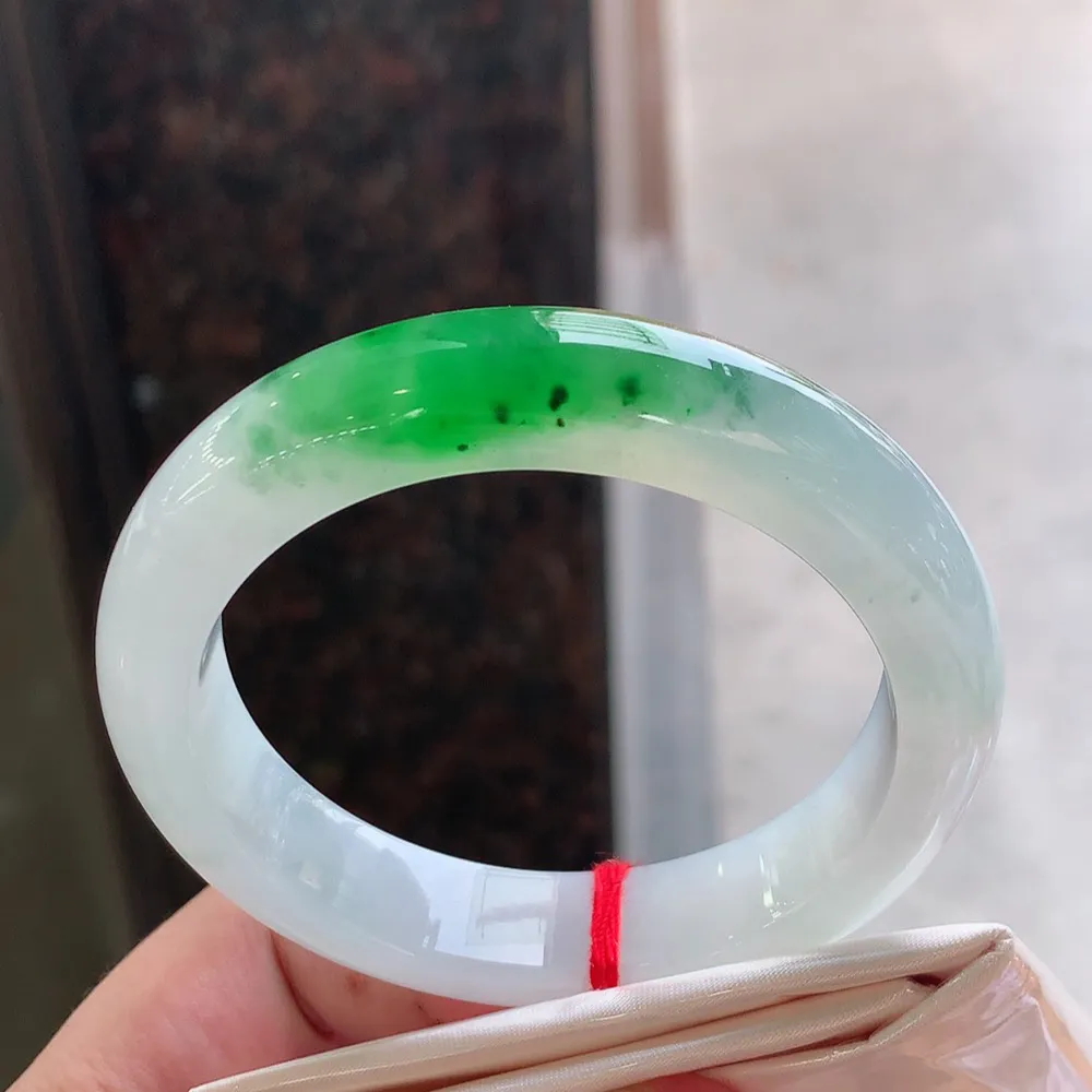 正圈冰阳绿 无瑕 尺寸:56.7/13.1/9 种色俱佳