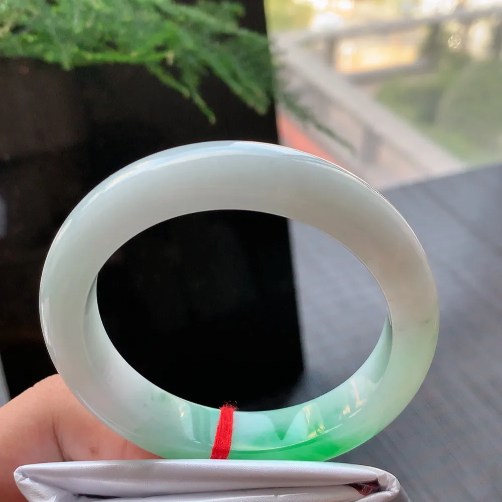 正圈冰糯阳绿 无瑕 尺寸:55.9/12.6/9 色好