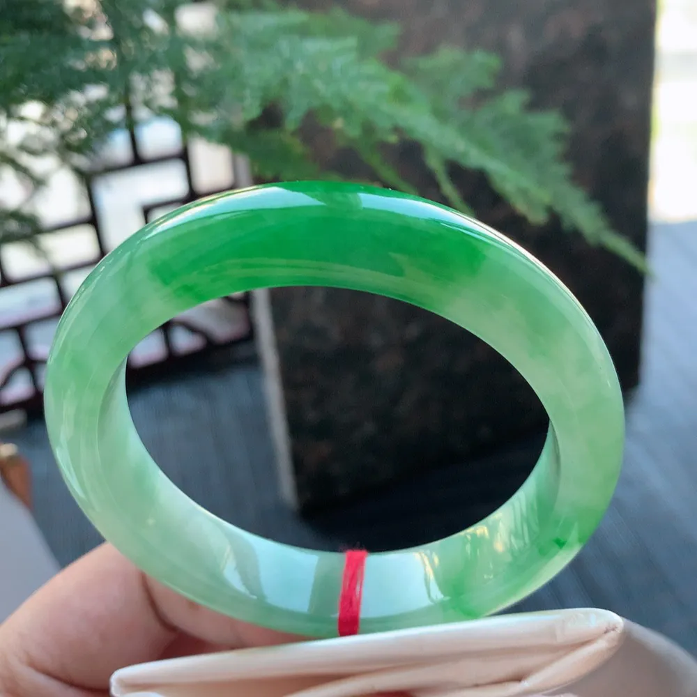 正圈一大节阳绿 无瑕 尺寸:57.1/12.8/8.3色好