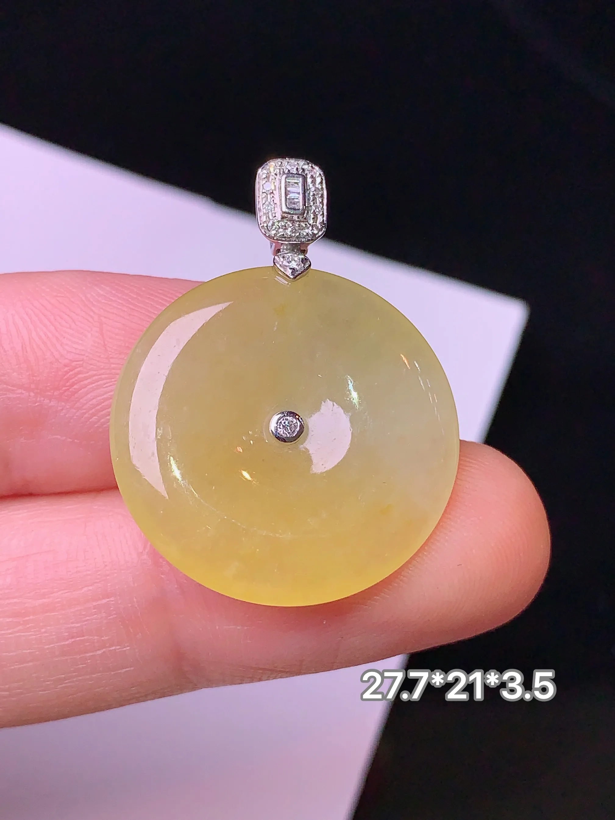 18k金钻镶嵌黄翡平安扣吊坠 玉质细腻 色泽清新艳丽 整体尺寸27.7*21*3.5