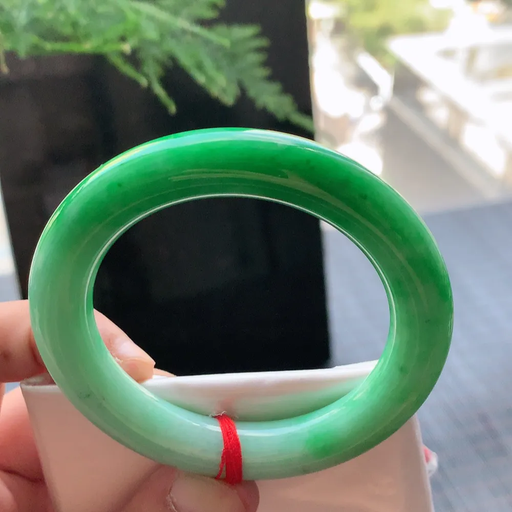 圆条一大节阳绿 无瑕 尺寸:51.7/11.1/10.7 色好