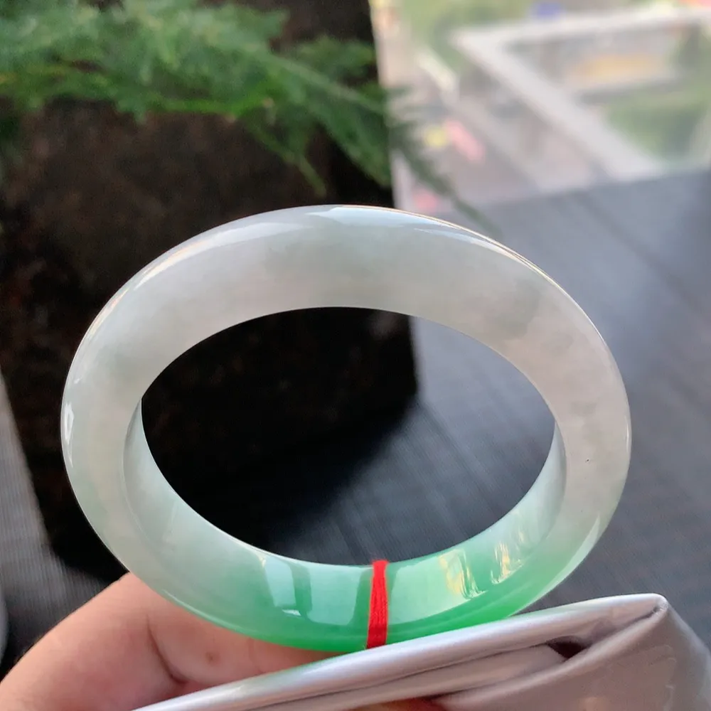 正圈一大节阳绿 无瑕 尺寸:54.8/13.1/8.8 色阳