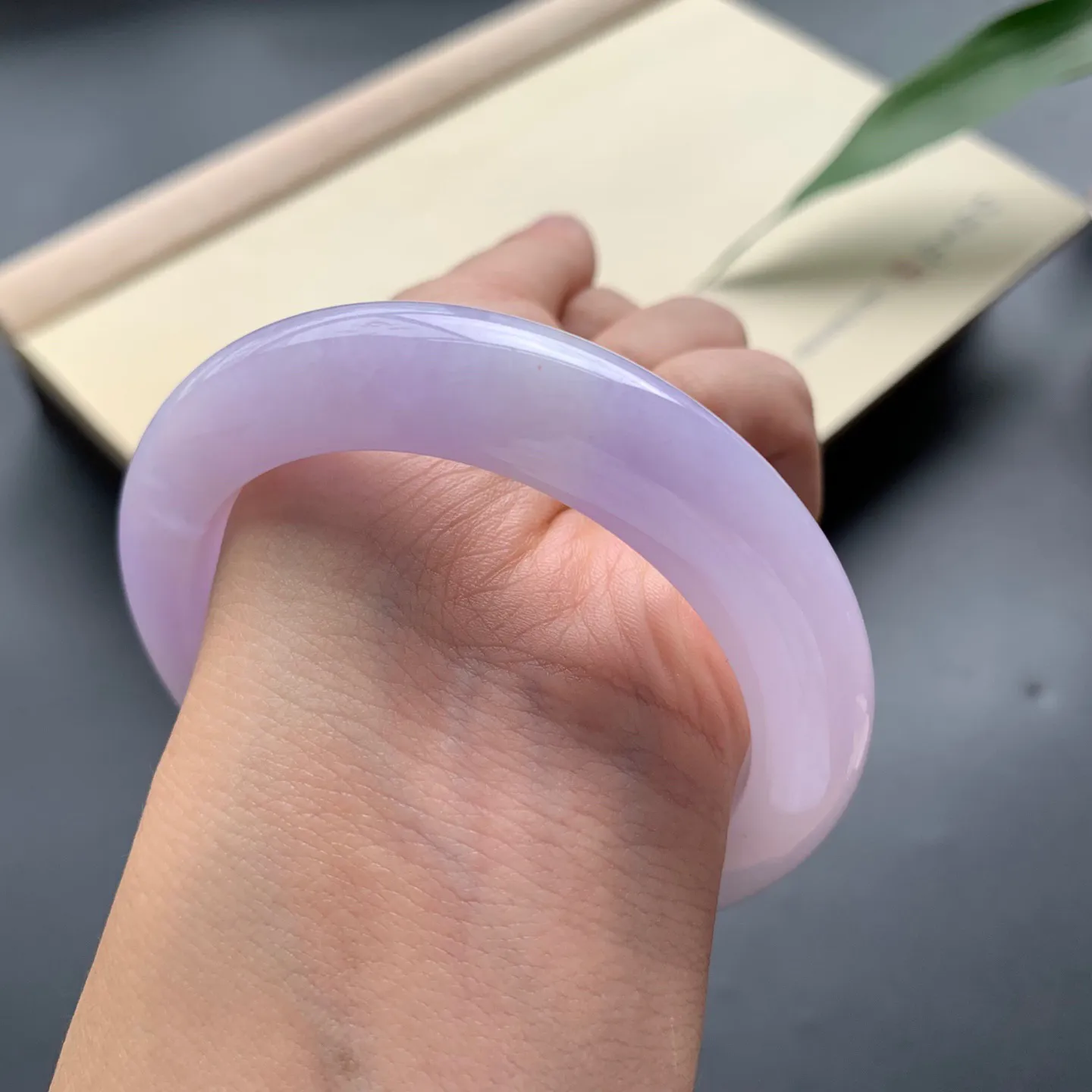 55圈口紫罗兰正圈手镯 尺寸：55-12-9.8，无纹裂，细腻光滑，色泽仙美