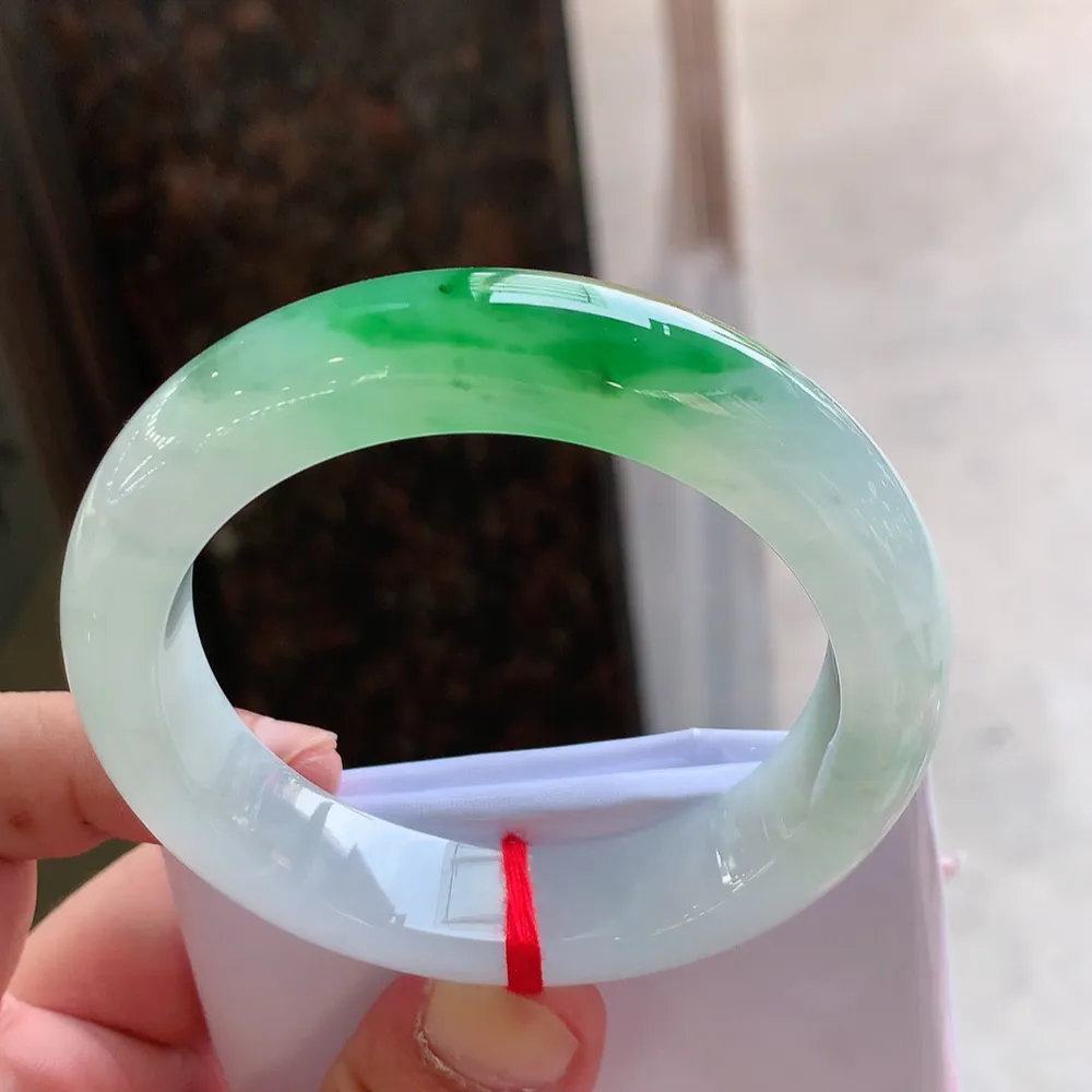 正圈冰阳绿 无瑕 尺寸:55.7/13.4/9.3 种色俱佳