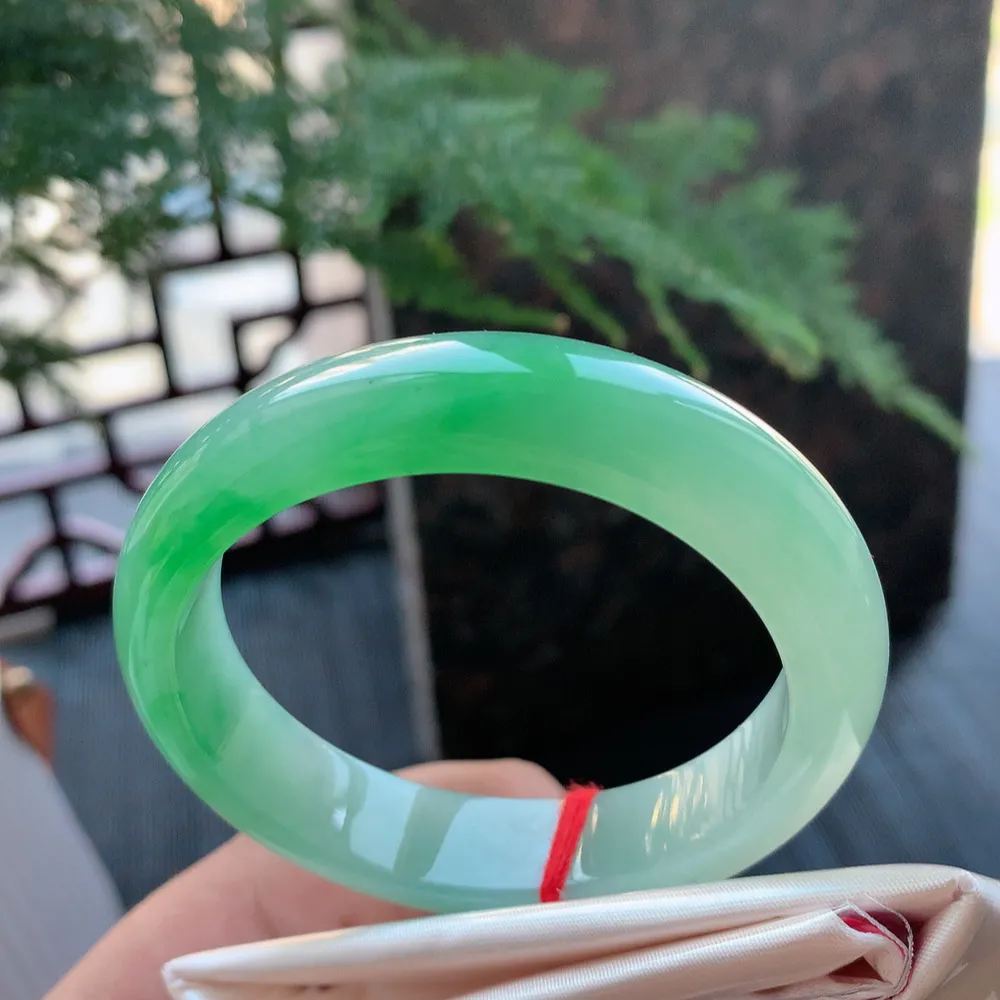 贵妃冰阳绿 无瑕 尺寸:53.1/45/12.1/7.1 种色兼备