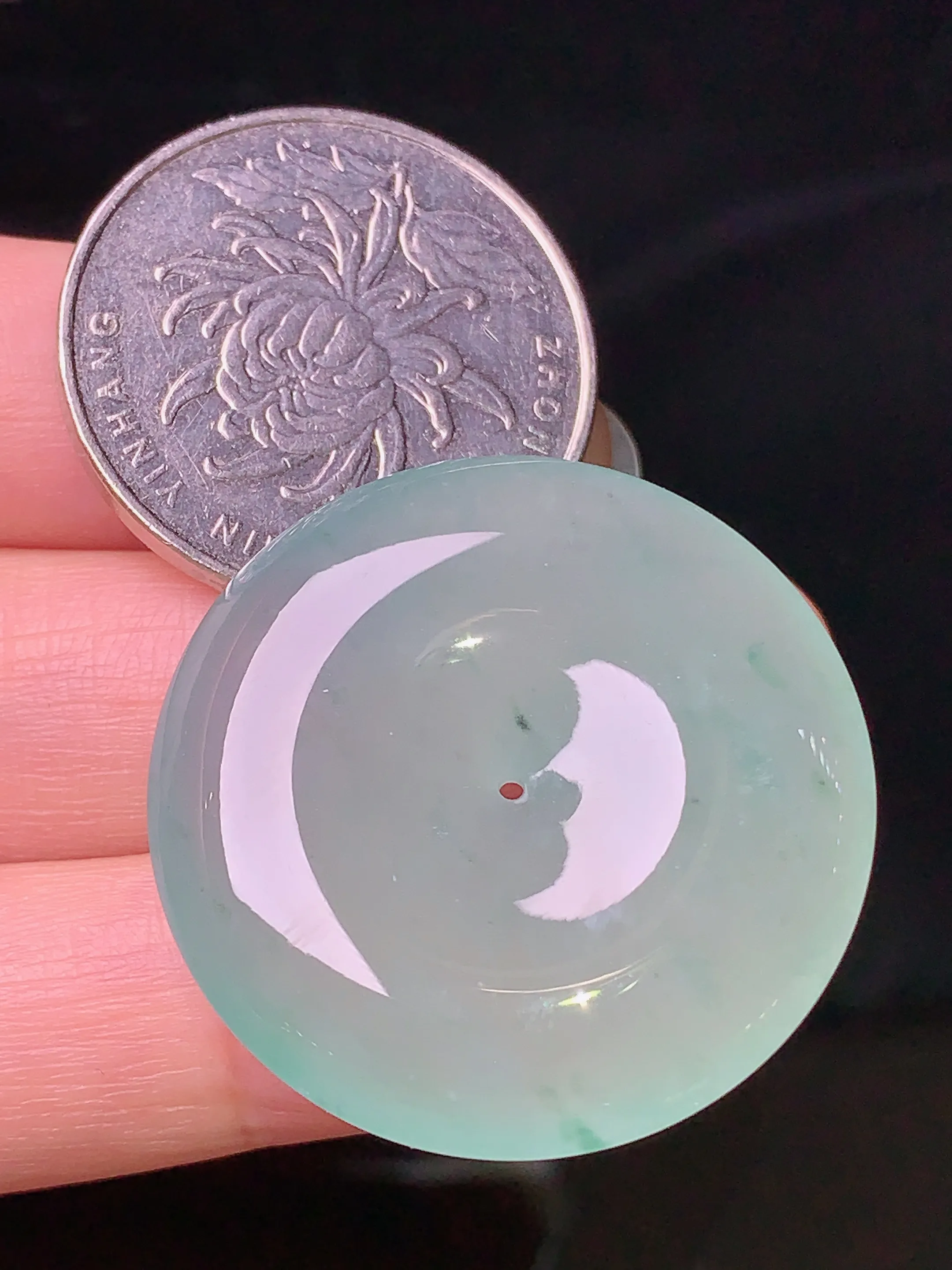 冰种平安扣吊坠 玉质细腻 色泽清新艳丽 整体尺寸30.3*6.5