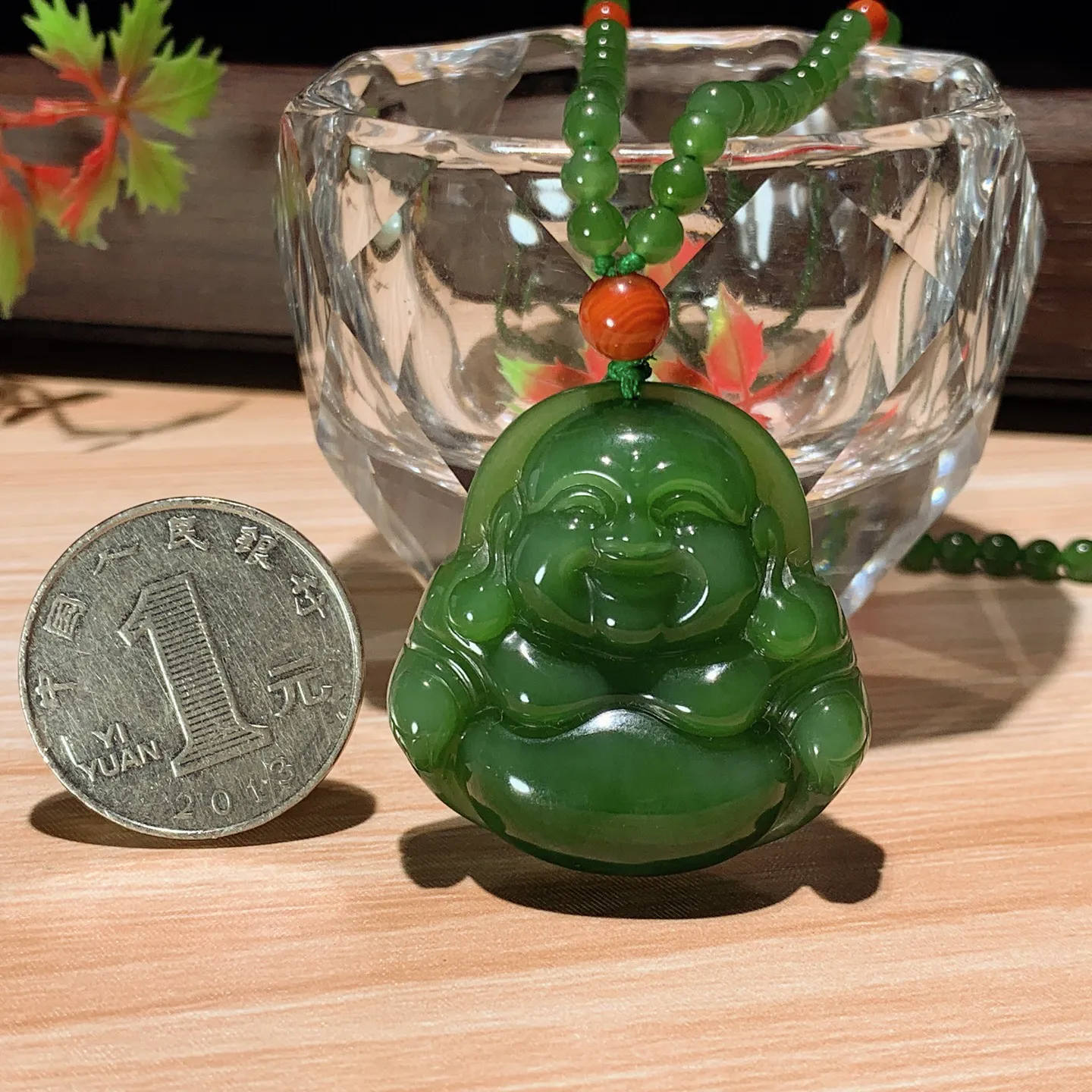 和田玉阳绿俄罗斯碧玉佛引福来挂件。尺寸34/34/10重32克。玉质细腻油润。手推出油。佩戴高端典雅。lt251114