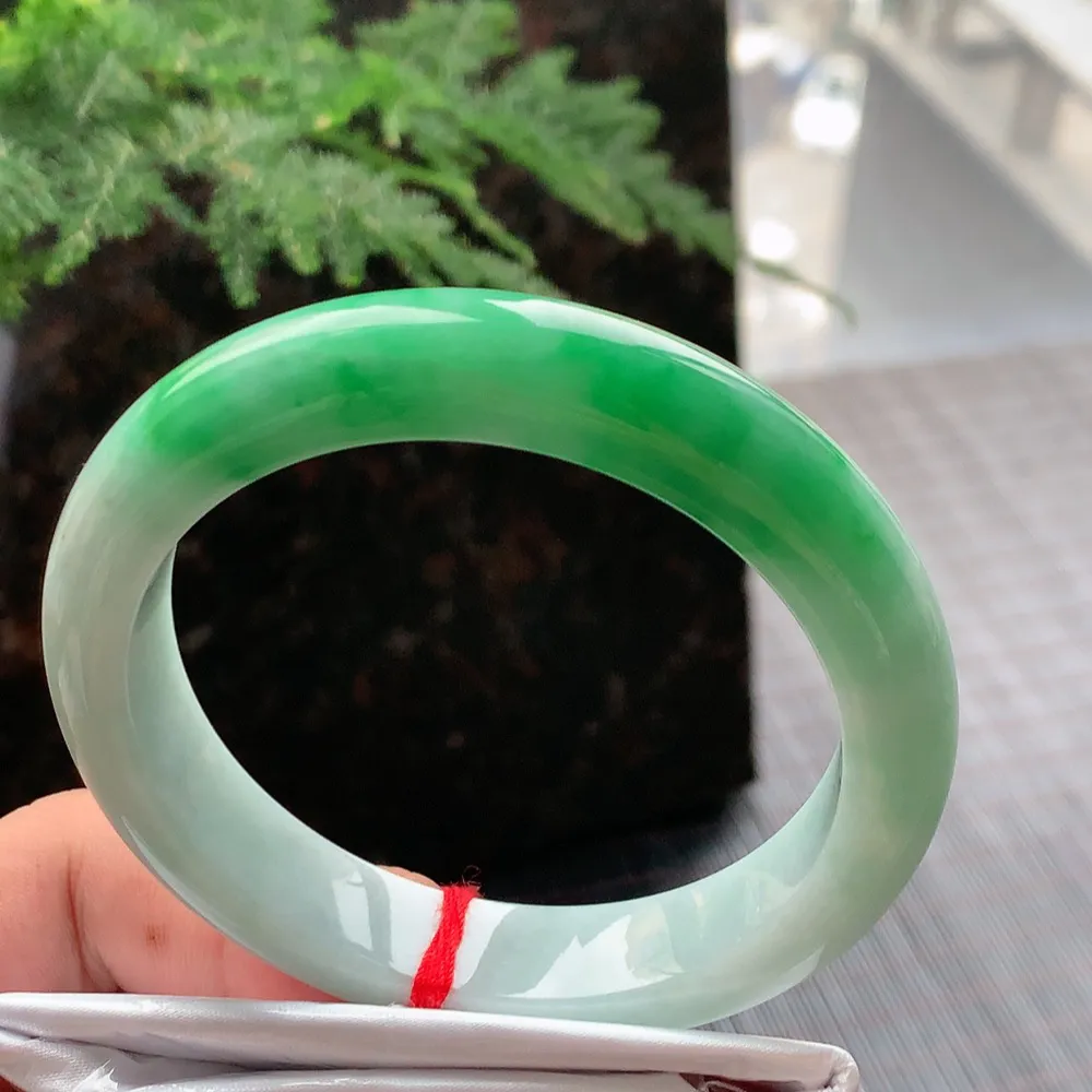 正圈冰糯阳绿 微纹 尺寸:57.1/12.1/8.7 色好