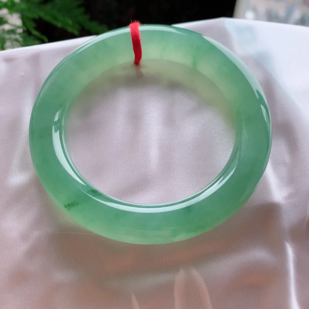 圆条满色高冰绿 无瑕 尺寸:56.1/12/11.8 种色俱佳