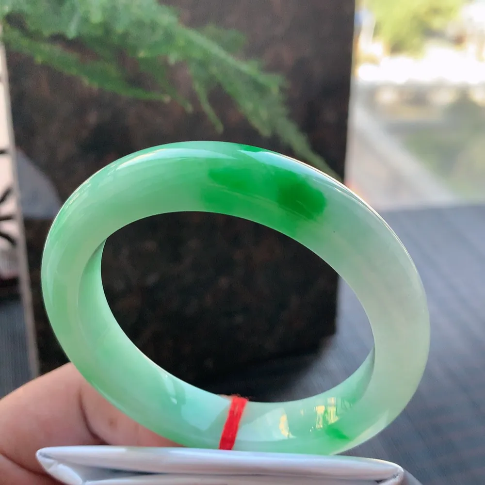 正圈白底青阳绿 无瑕 尺寸:55.4/12.5/8.6  色阳