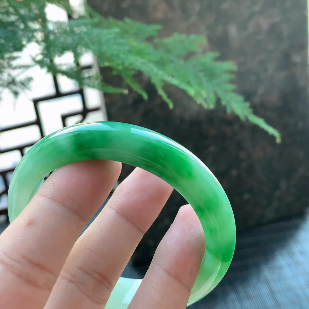 正圈冰糯翠绿 无瑕 尺寸:55.5/12.2/7.7 色好