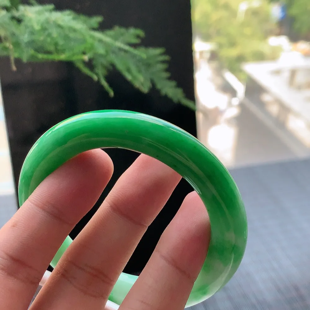 圆条一大节阳绿 无瑕 尺寸:51.7/11.1/10.7 色好