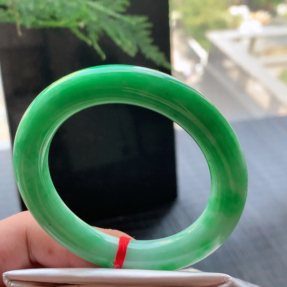 圆条一大节阳绿 无瑕 尺寸:51.7/11.1/10.7 色好