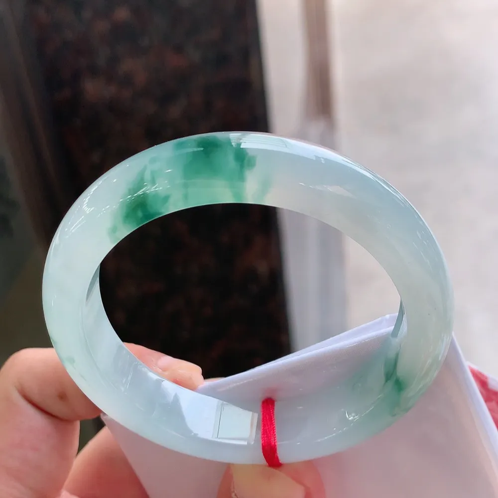 正圈冰飘花 无瑕 尺寸:55.7/12.3/8.5 花美