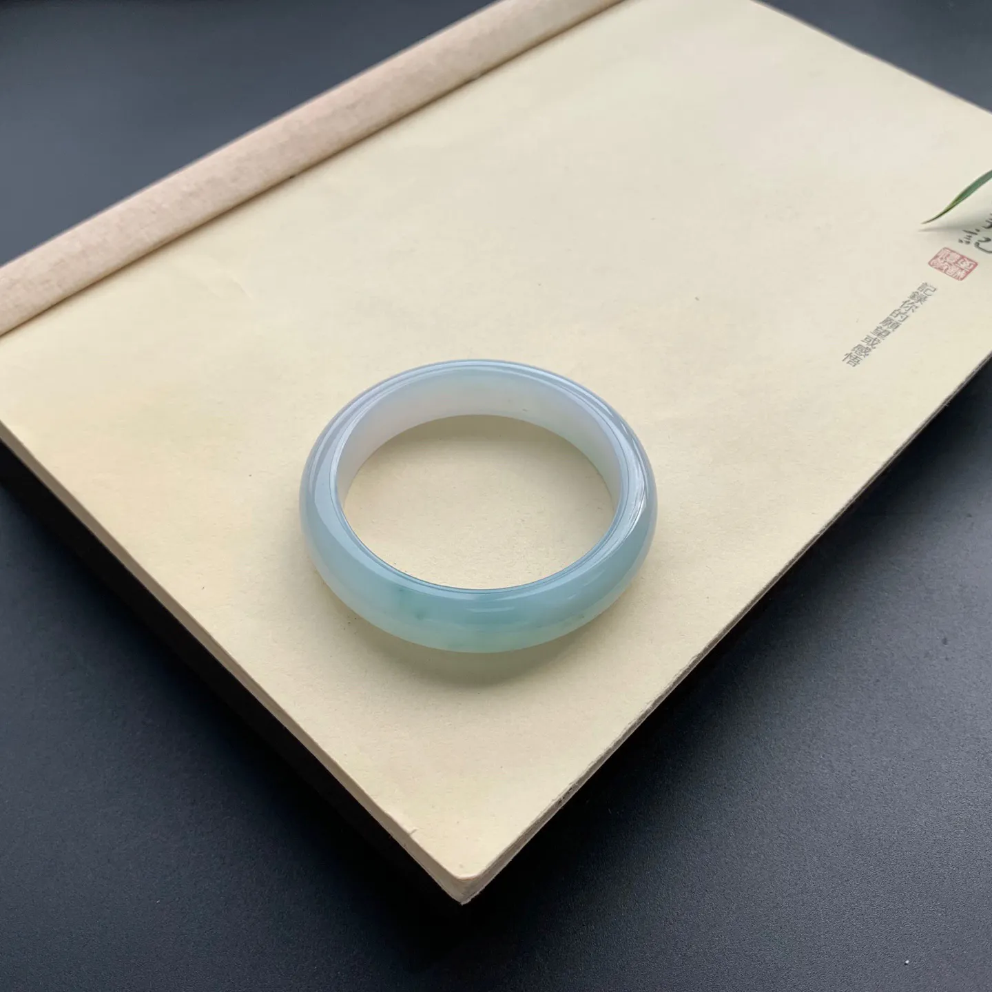 52圈口细糯正圈手镯 尺寸：52-12.5-7.8，无纹裂，细腻釉洁，清爽干净