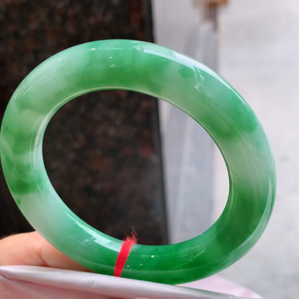 圆条一大节辣绿 无瑕 尺寸:57.4/12.1 色辣