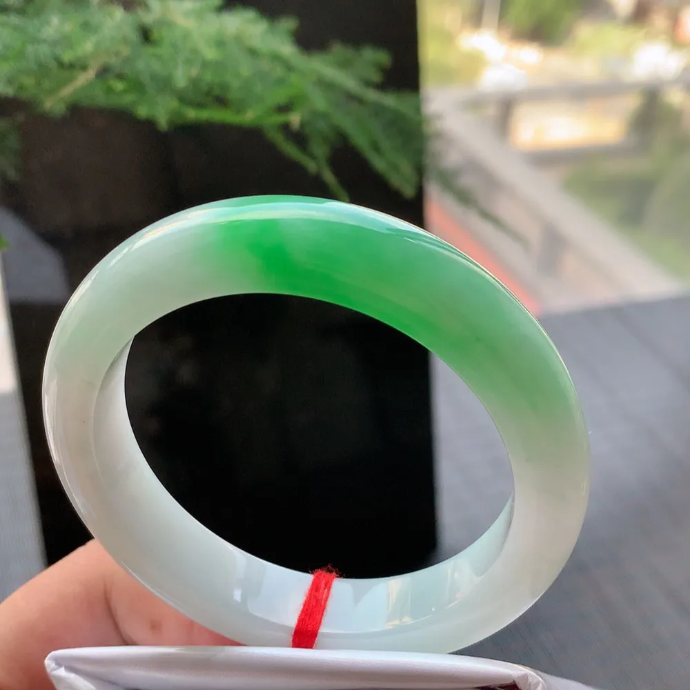 正圈冰糯阳绿 无瑕 尺寸:55.9/12.6/9 色好