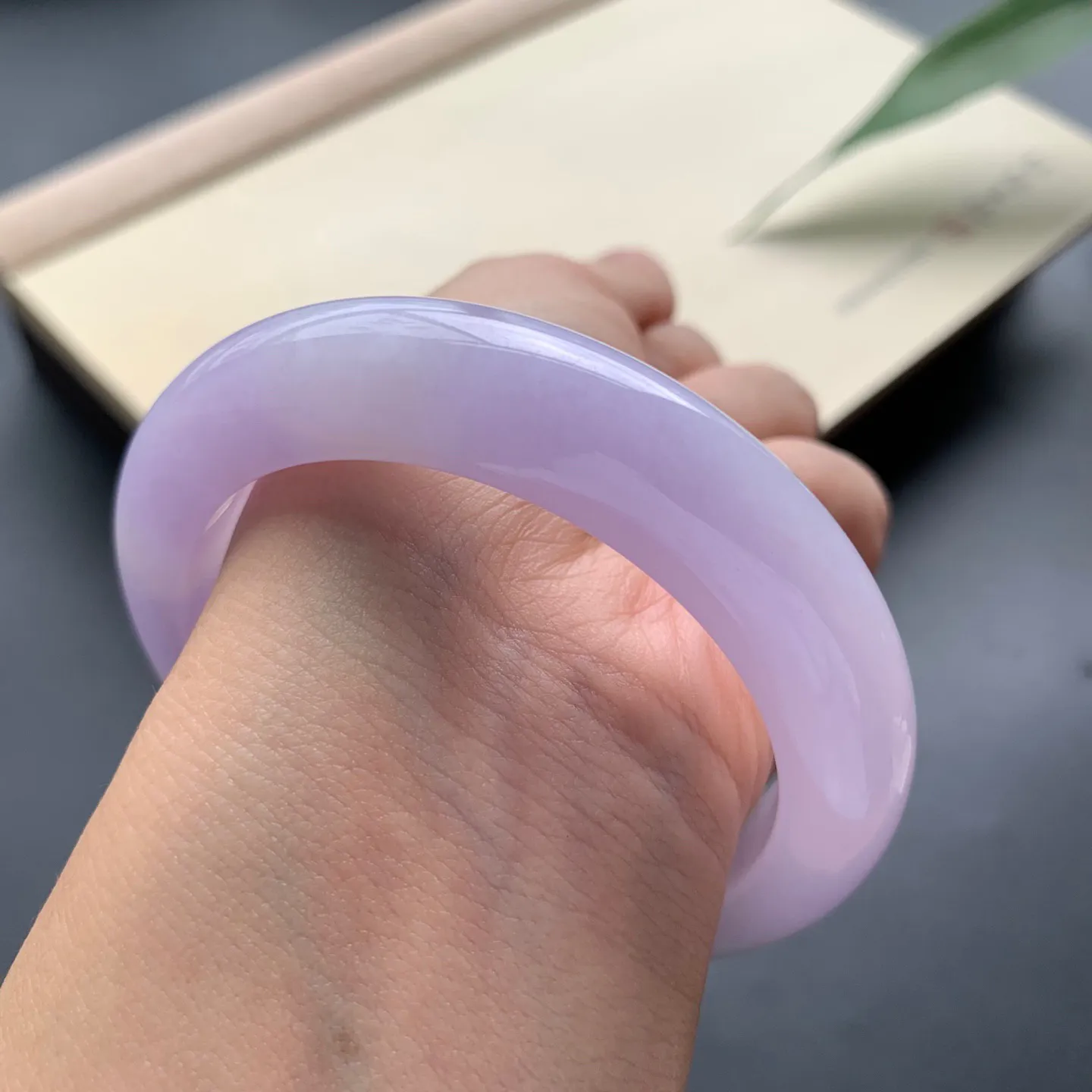55圈口紫罗兰正圈手镯 尺寸：55-12-9.8，无纹裂，细腻光滑，色泽仙美