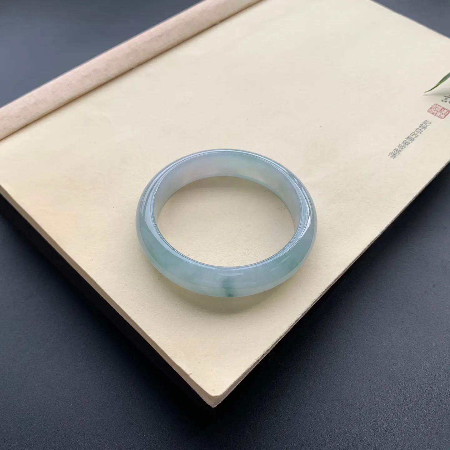 57圈口飘花正圈手镯 尺寸：57-13.8-8，无纹裂，细腻起胶，宽版大气