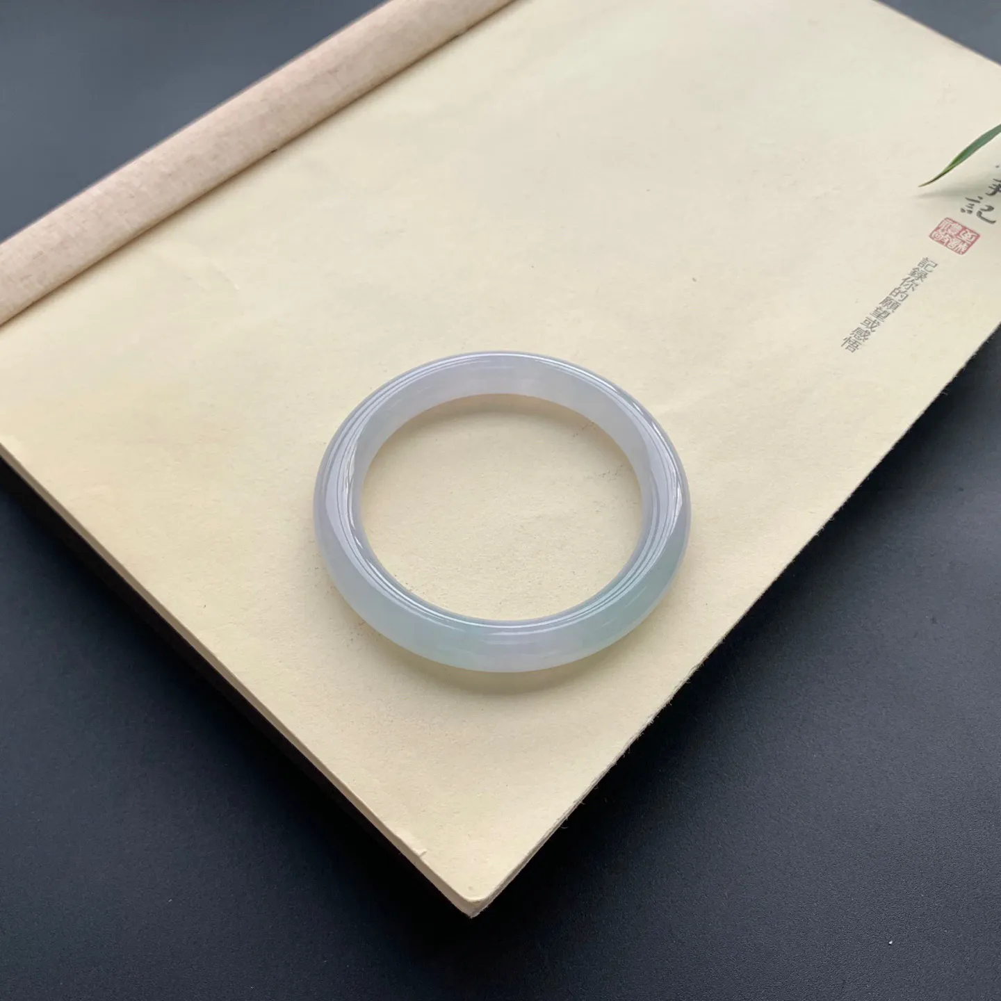 54圈口冰种圆条手镯 尺寸：54-9-8.8，无纹裂，水润饱满，胶感十足