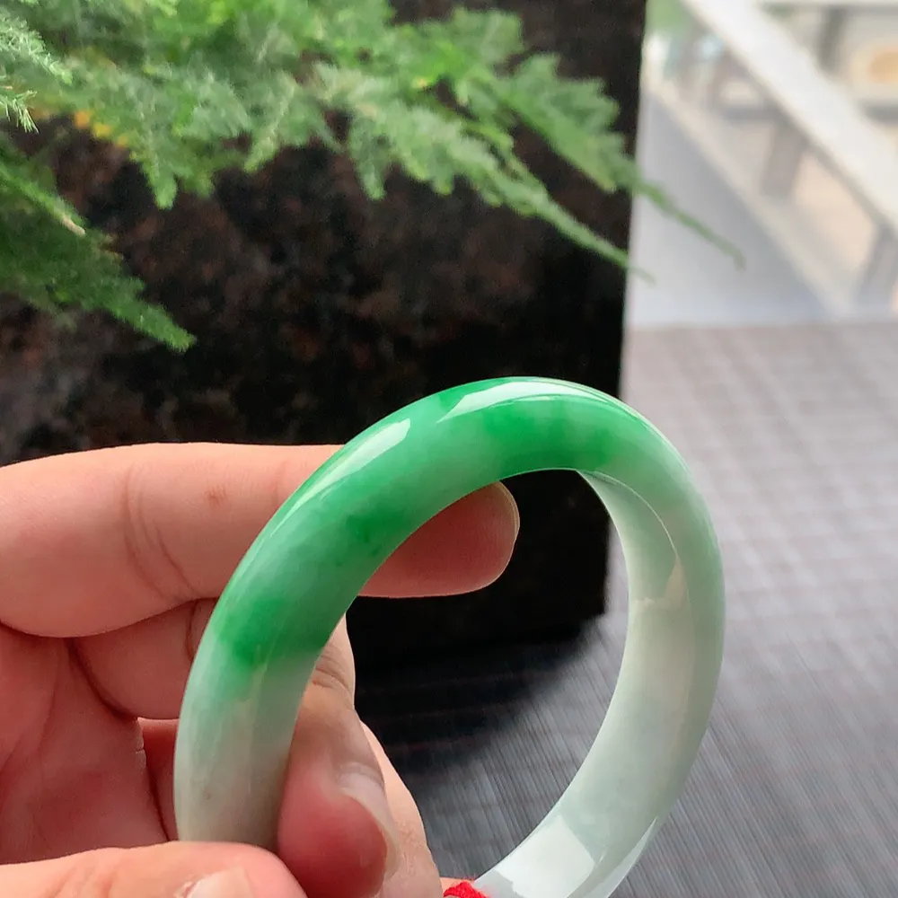 正圈冰糯阳绿 微纹 尺寸:57.1/12.1/8.7 色好