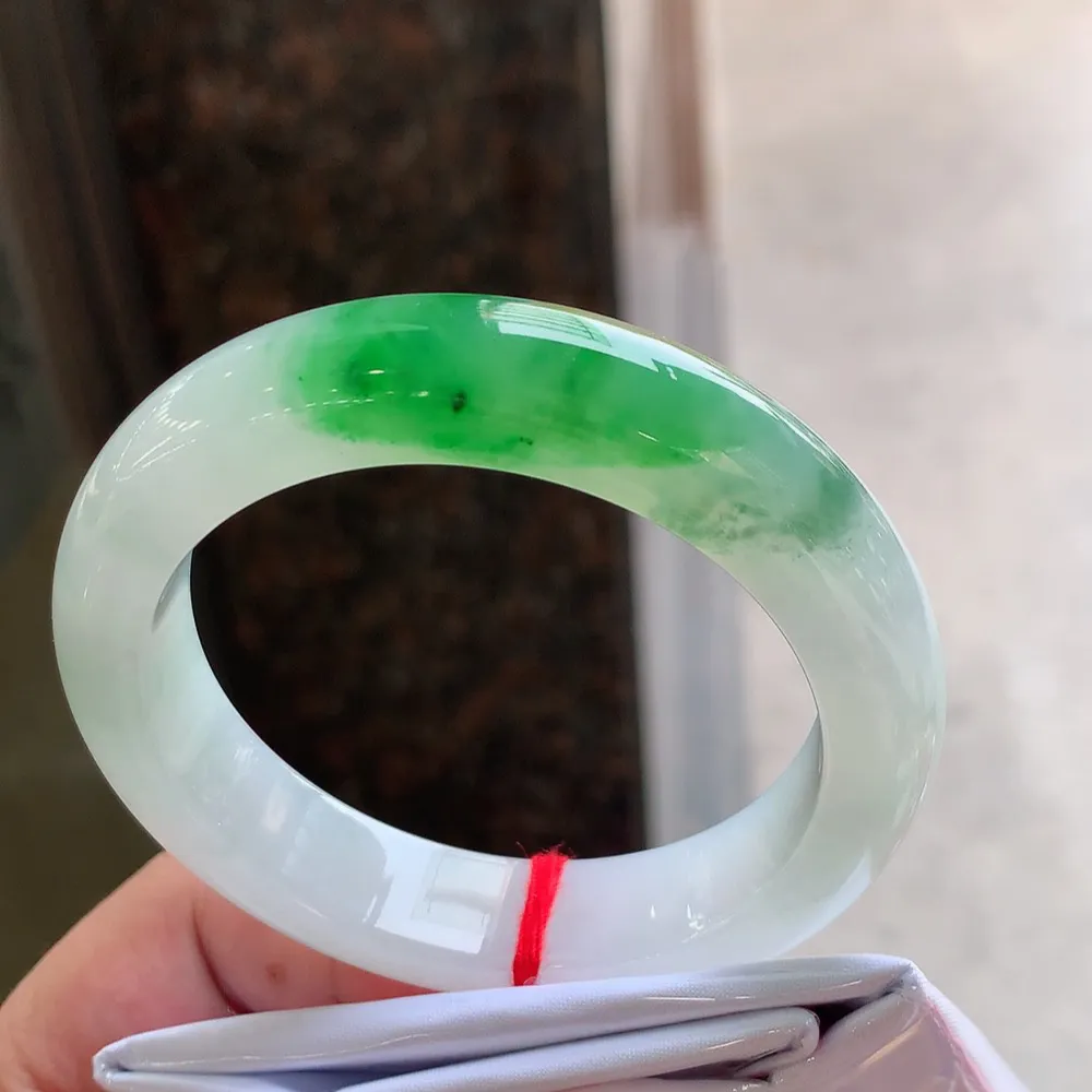 正圈冰阳绿 无瑕 尺寸:55.7/13.4/9.3 种色俱佳