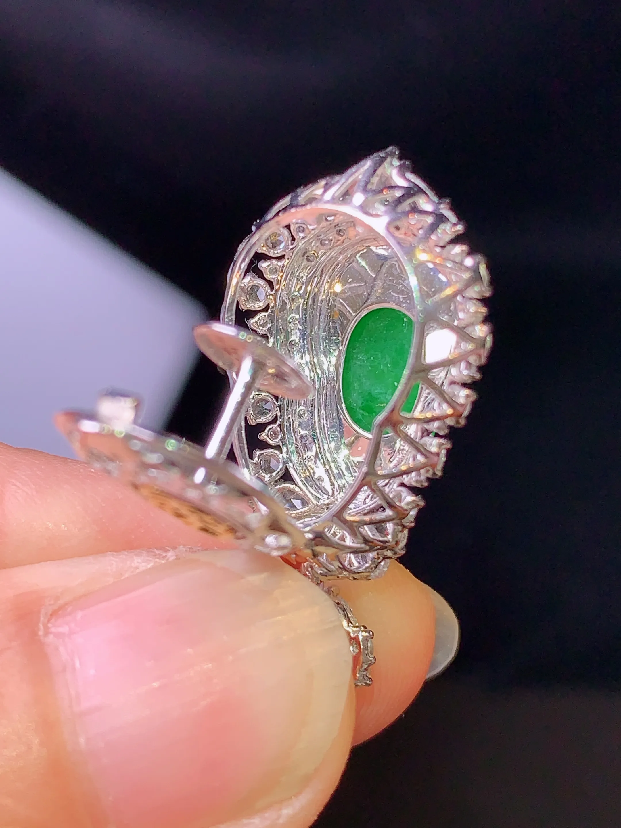 18k金钻镶嵌翠绿葫芦吊坠 玉质细腻 色泽清新艳丽 整体尺寸28.5*14.2*11