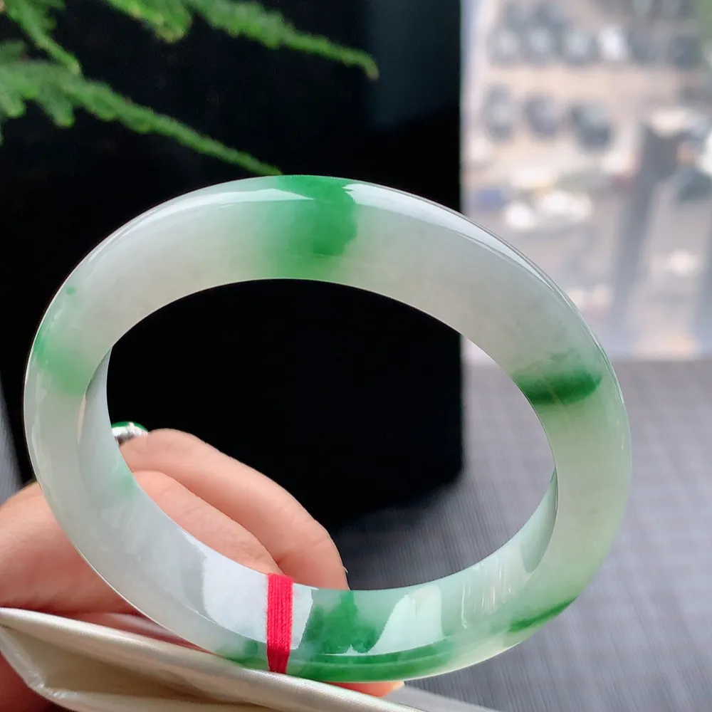 正圈冰绿花 无瑕 尺寸:56.5/13.2/8.4 花美