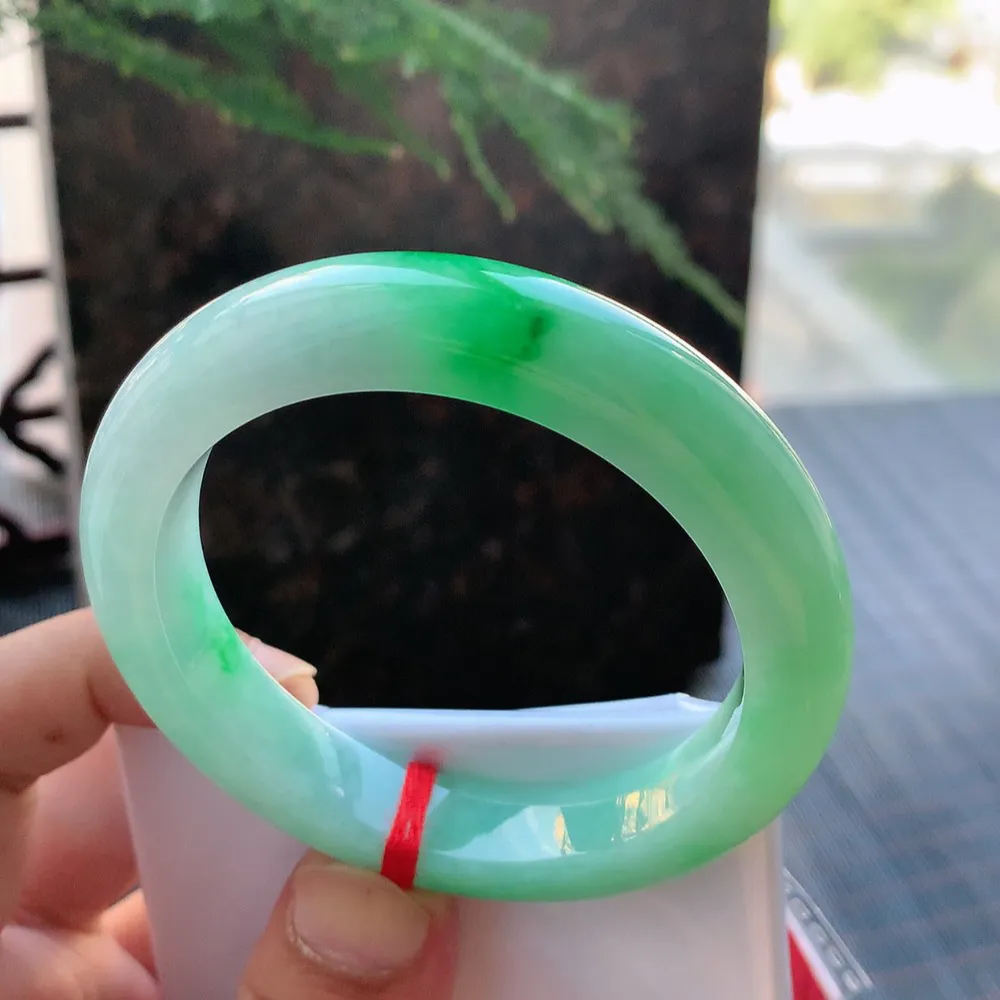 正圈白底青阳绿 无瑕 尺寸:55.4/12.5/8.6  色阳