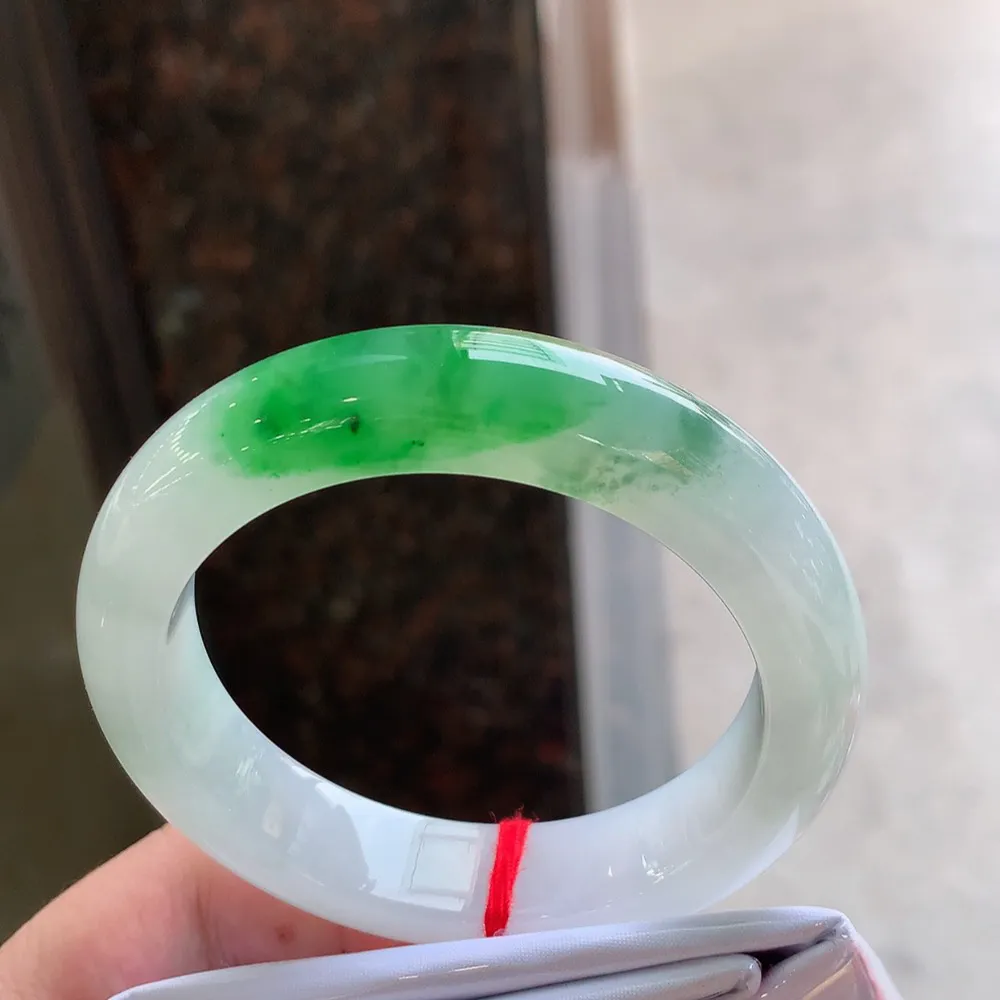 正圈冰阳绿 无瑕 尺寸:55.7/13.4/9.3 种色俱佳