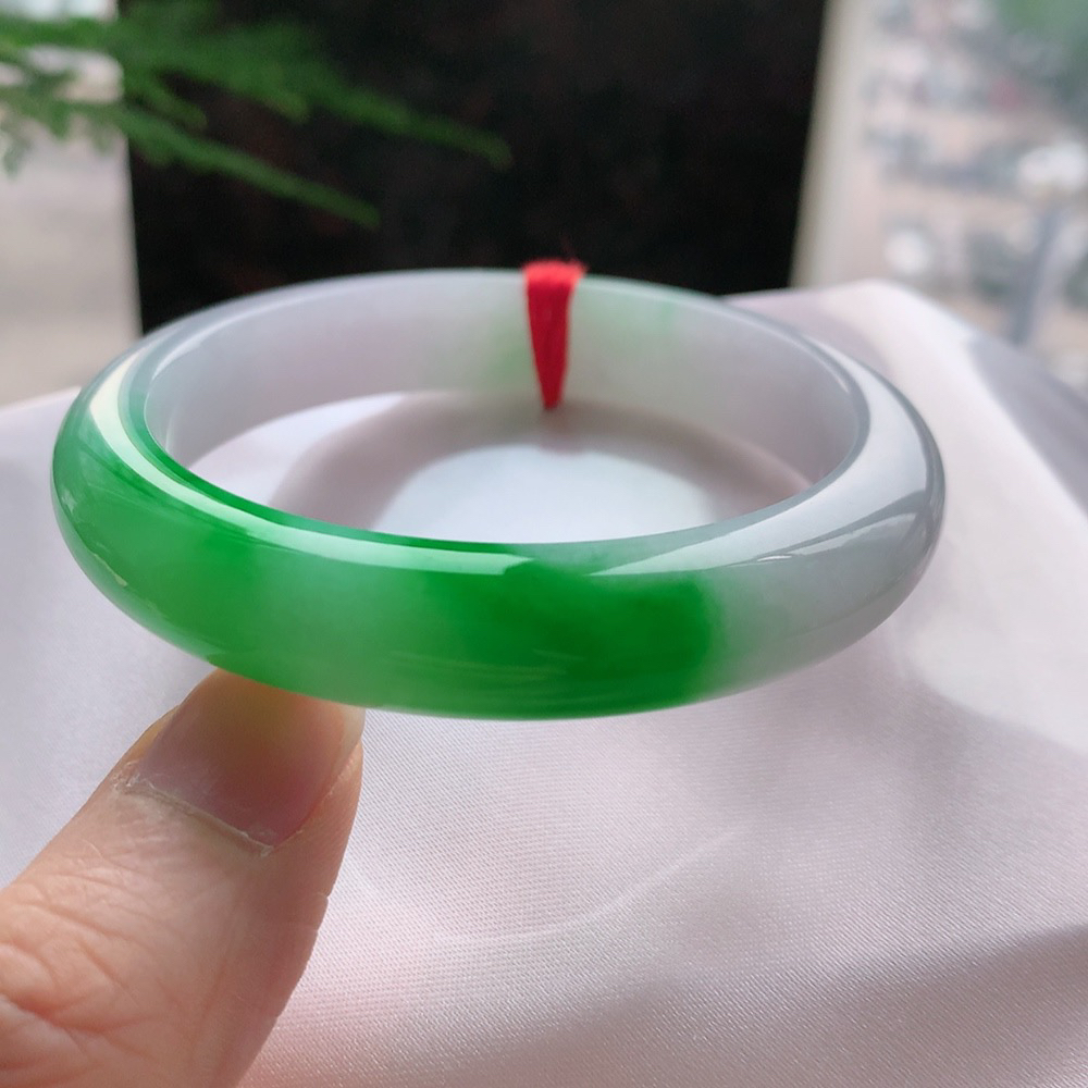 正圈一大节阳绿 无瑕 尺寸:54.2/11.7/8.4 色阳