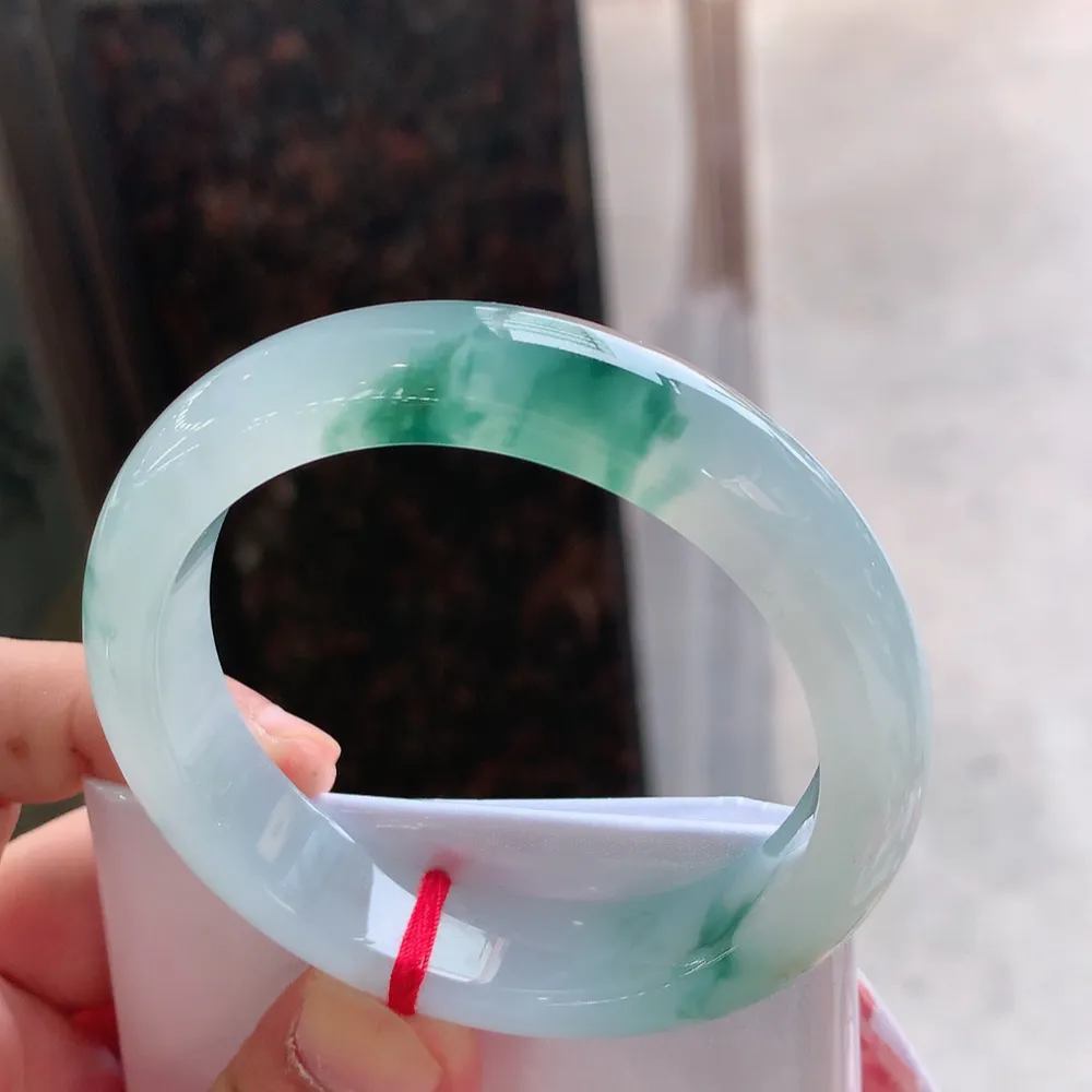 正圈冰飘花 无瑕 尺寸:55.7/12.3/8.5 花美