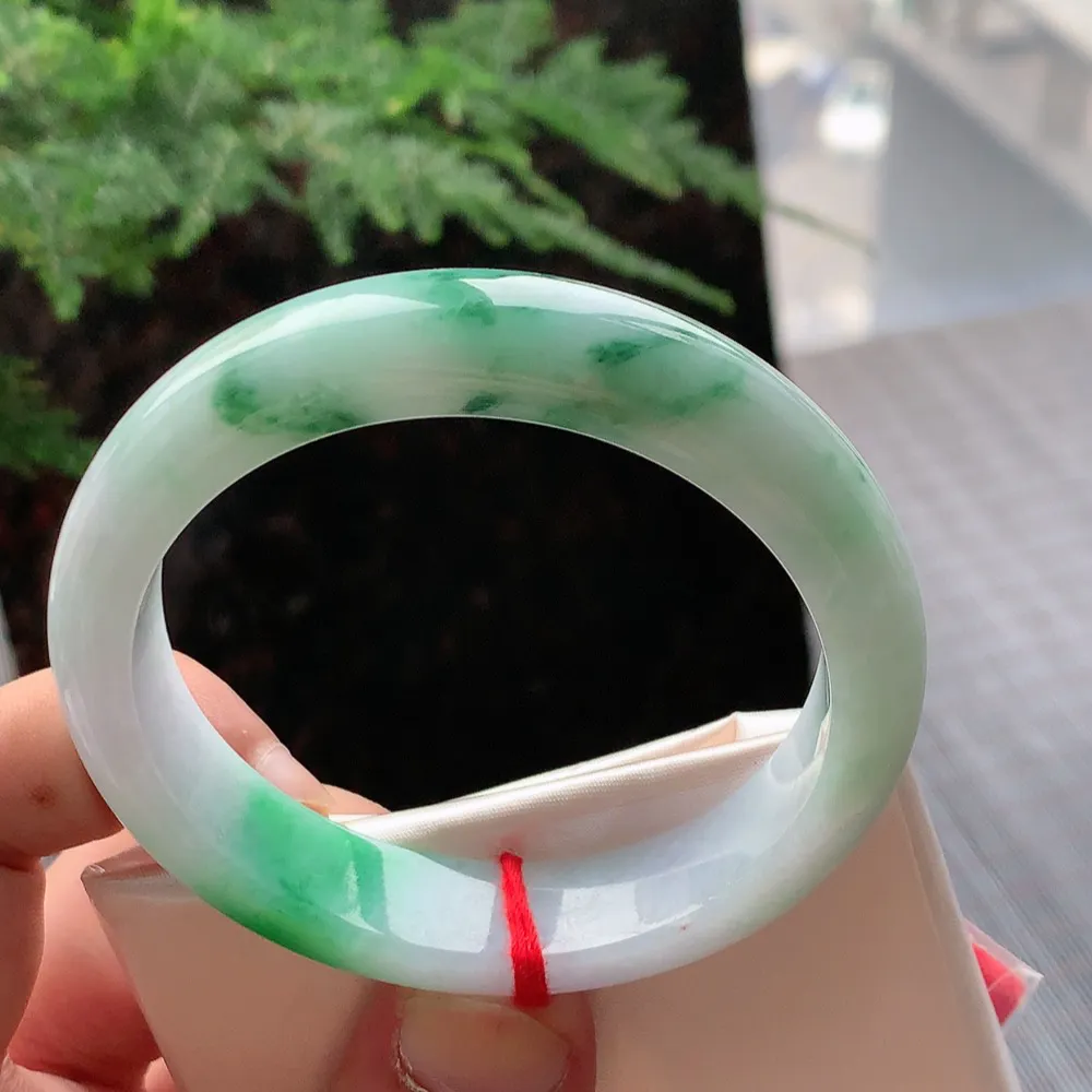 正圈冰糯阳绿 无瑕 尺寸:54.4/12.2/7.4 色好🥰🥰