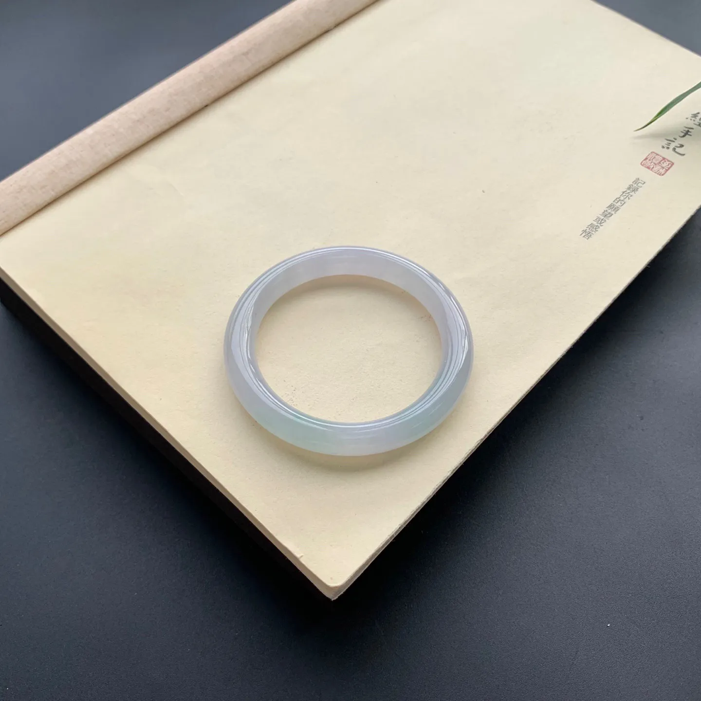 54圈口冰种圆条手镯 尺寸：54-9-8.8，无纹裂，水润饱满，胶感十足