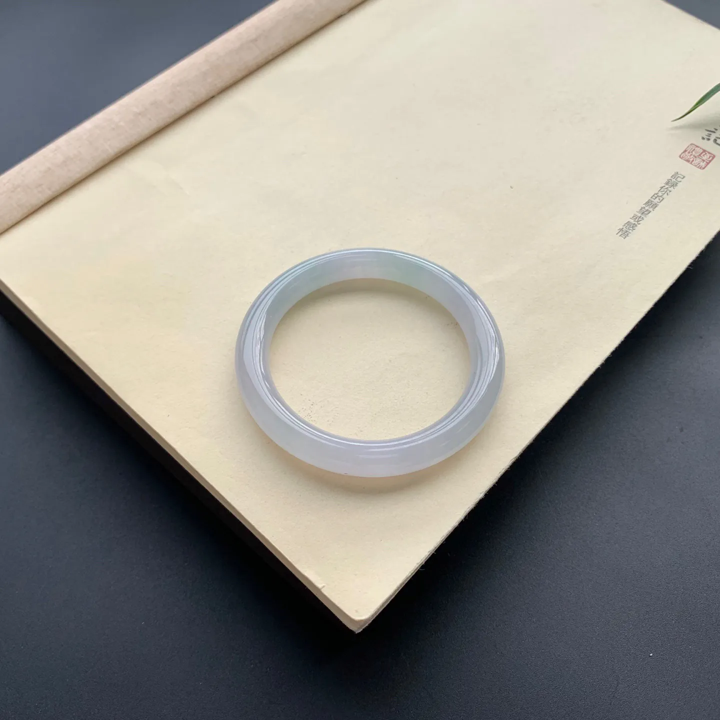 54圈口冰种圆条手镯 尺寸：54-9-8.8，无纹裂，水润饱满，胶感十足