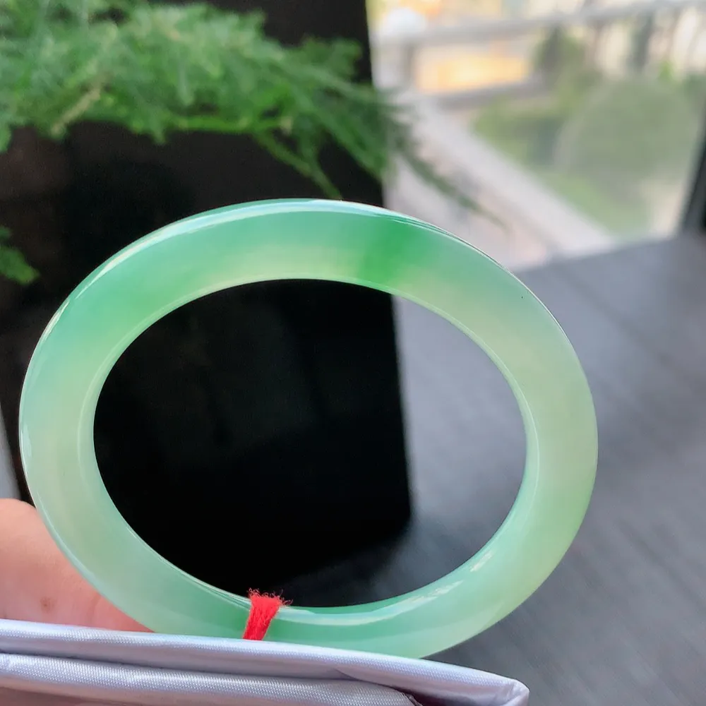 圆条高冰阳绿 无瑕 尺寸:54.1/8.2/8.6 种色俱佳🥰🥰