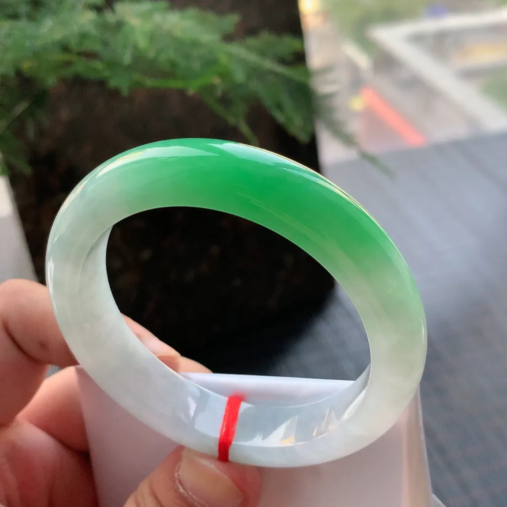 正圈一大节阳绿 无瑕 尺寸:54.8/13.1/8.8 色阳