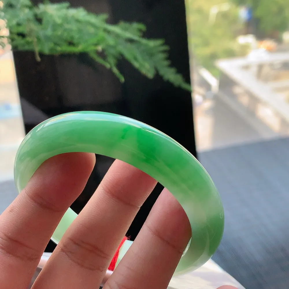 正圈冰糯阳绿 无瑕 尺寸:54.8/12.8/8.8 色好🥰🥰