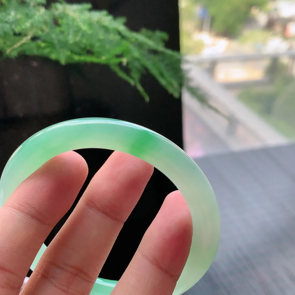 圆条高冰阳绿 无瑕 尺寸:54.1/8.2/8.6 种色俱佳🥰🥰