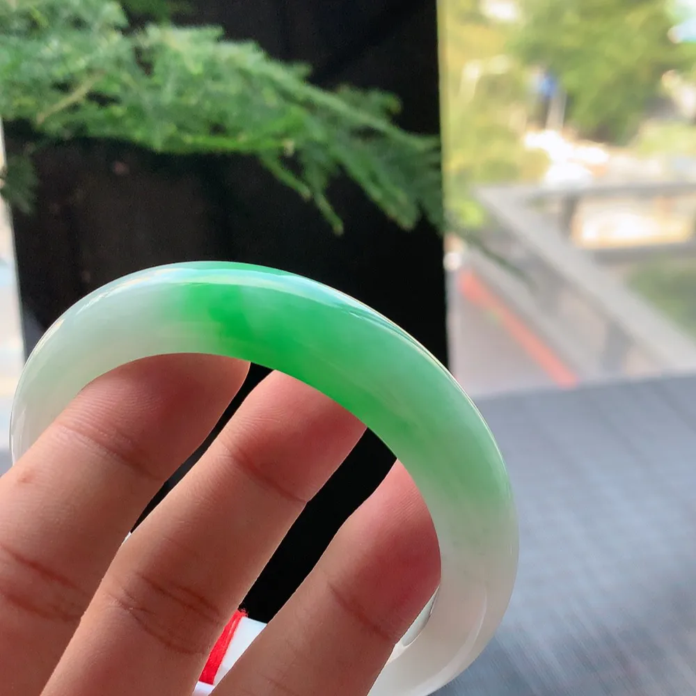 正圈冰糯阳绿 无瑕 尺寸:55.9/12.6/9 色好