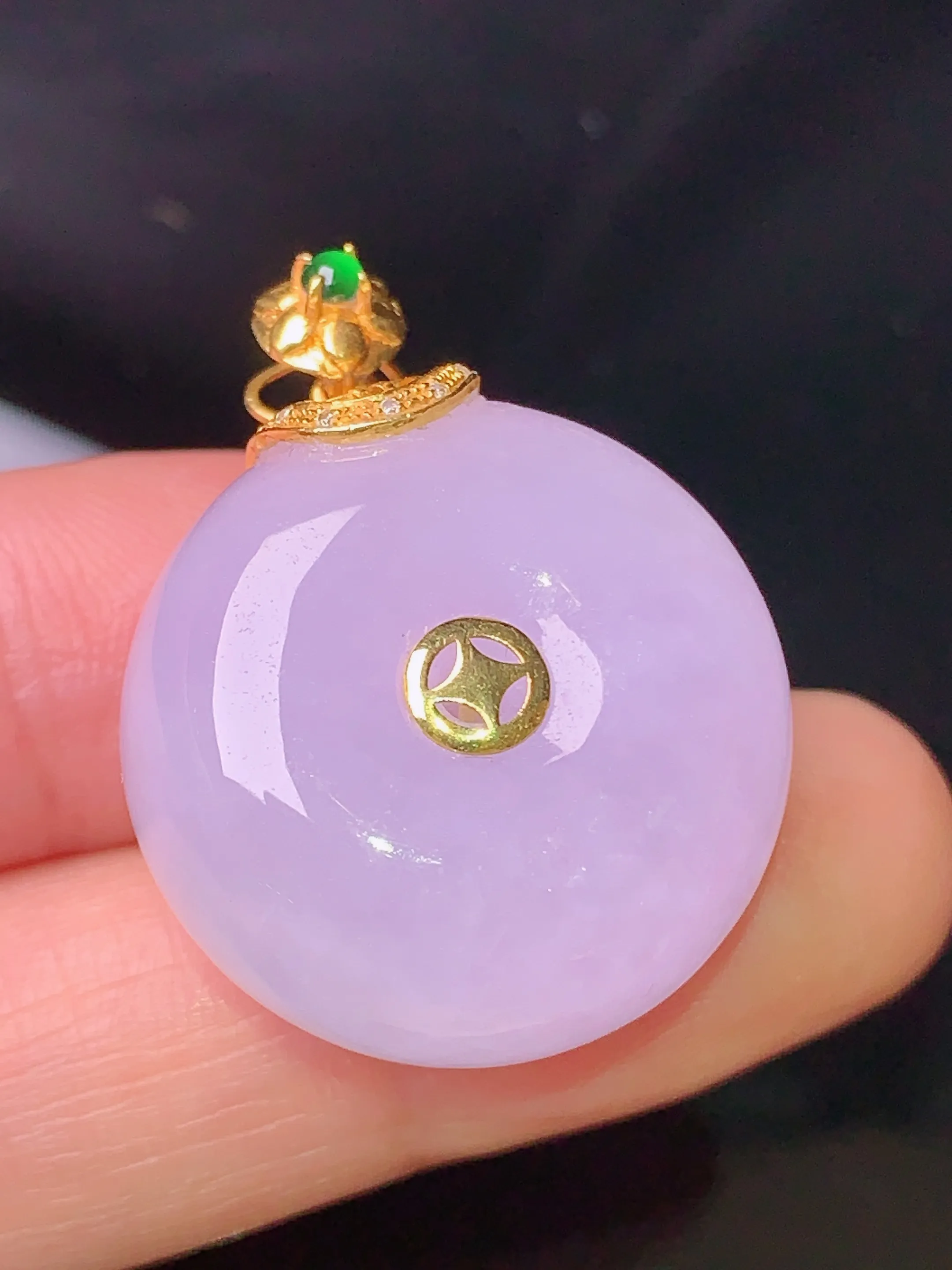 18k金钻镶嵌紫罗兰平安扣吊坠 玉质细腻 色泽清新艳丽 整体尺寸29*23*13.6