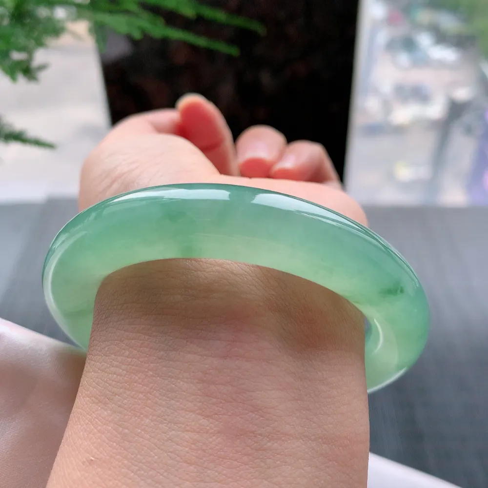 圆条满色高冰绿 无瑕 尺寸:56.1/12/11.8 种色俱佳