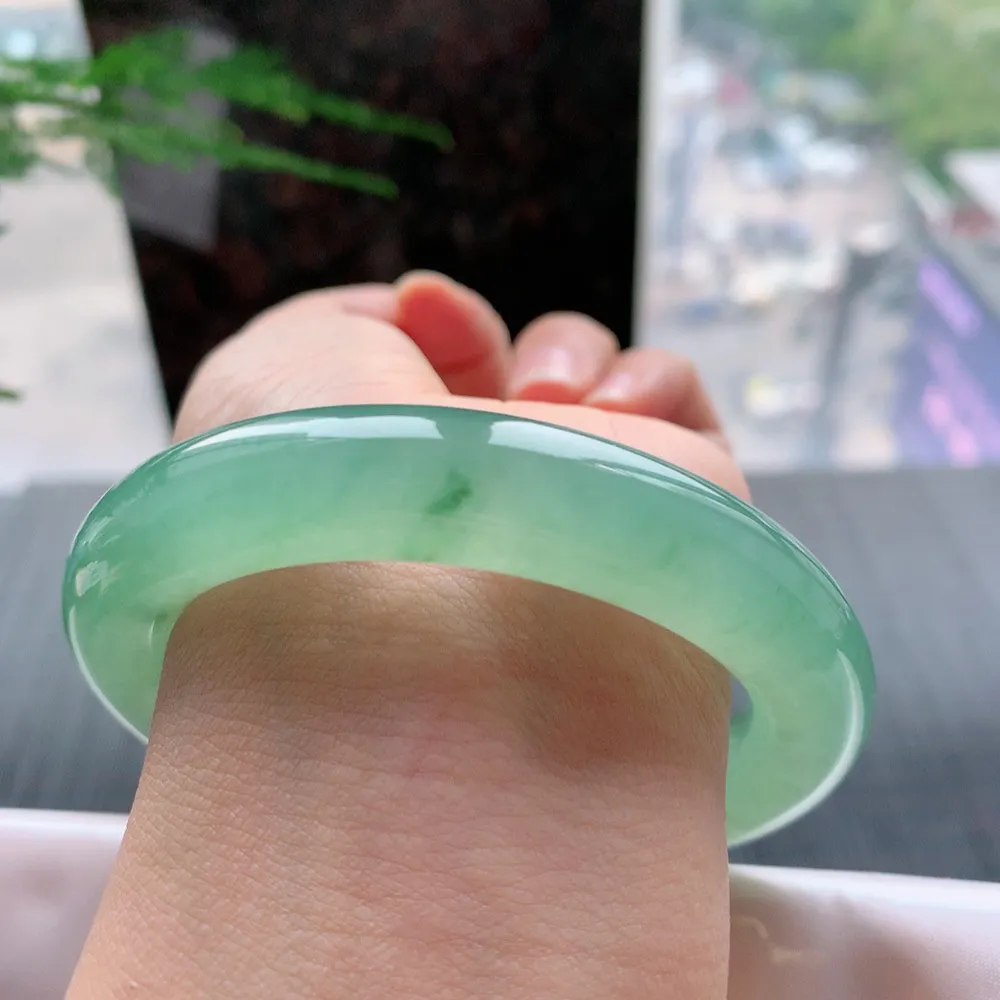 圆条满色高冰绿 无瑕 尺寸:56.1/12/11.8 种色俱佳