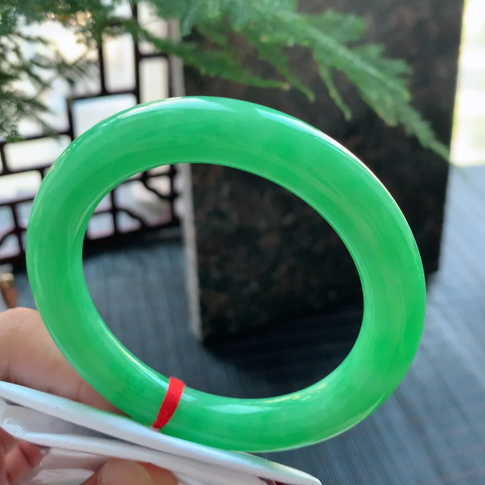 圆条满绿 无瑕 尺寸:56.1/10.9/10.6 满色