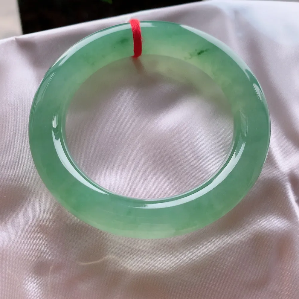 圆条满色高冰绿 无瑕 尺寸:56.1/12/11.8 种色俱佳