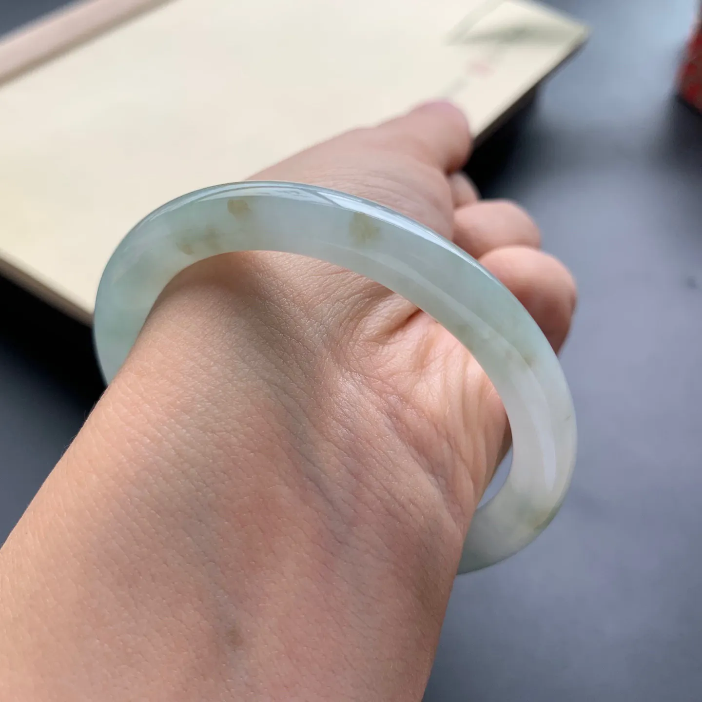 51.3圈口细糯圆条手镯 尺寸：51.3-7.3-7.8，无纹裂，细腻光滑，条形饱满