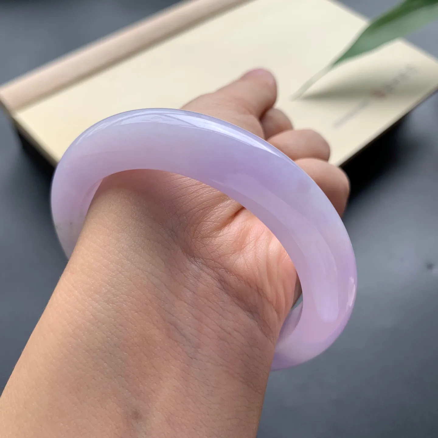 55圈口紫罗兰正圈手镯 尺寸：55-12-9.8，无纹裂，细腻光滑，色泽仙美